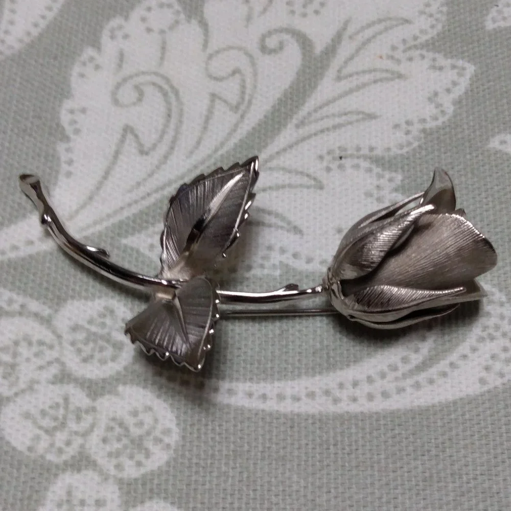 🌲"Legend of the Christmas Rose" Pin - Picture 7 of 9